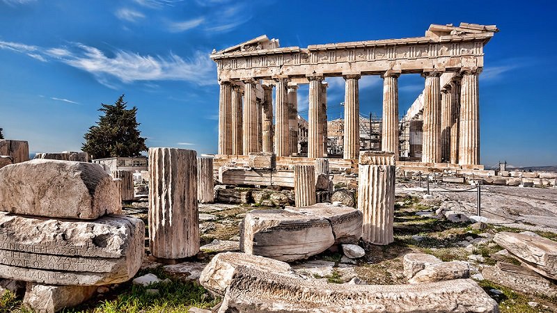 Акрополь - визитная карточка Греции, памятник, датируемый 5 веком до н.э. Включает три древних храма: Парфенон, Эрехтейон, Ники Аптером